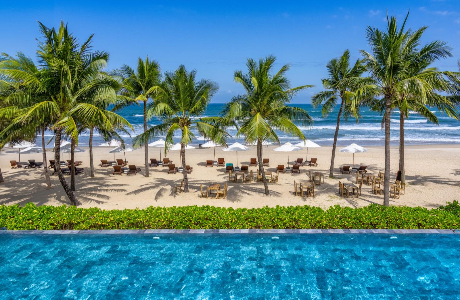 Beach Bars in Da Nang: Drink & Party Near My Khe (2026)