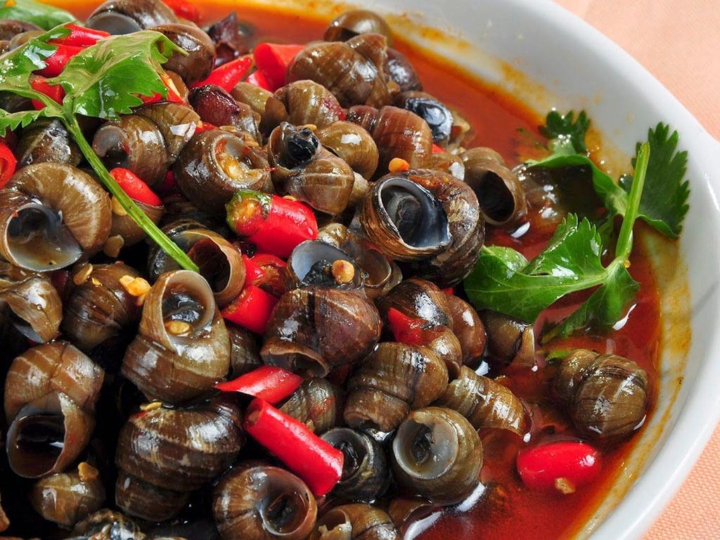 Ốc Hút Đà Nẵng: Snails Locals Slurp From the Shell