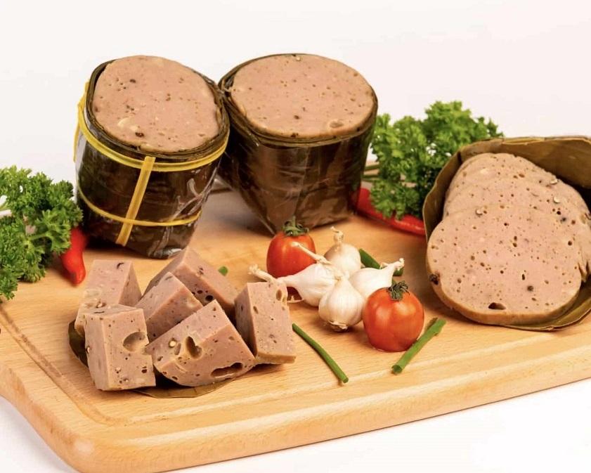 Chả Bò Da Nang: The Peppery Beef Sausage Locals Take Home
